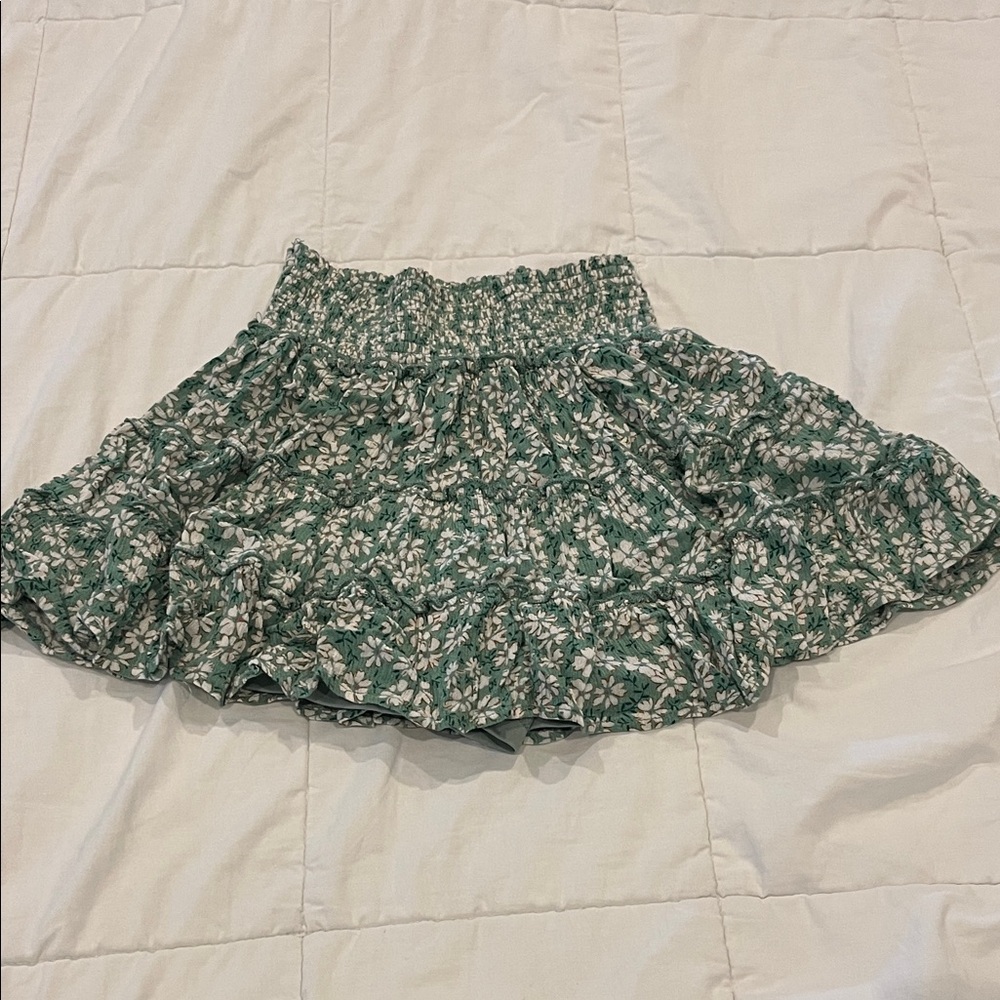 Pink Lily Floral Mini Skirt in Green and White